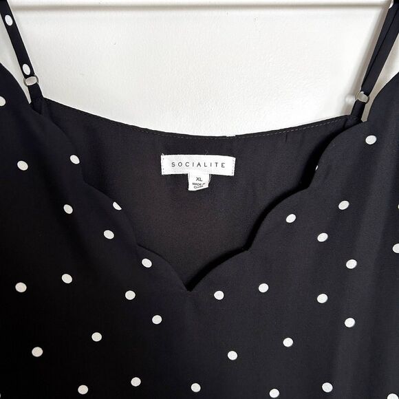 Socialite Scalloped Neckline Polka Dot Camisole Blouse - Picture 2 of 4